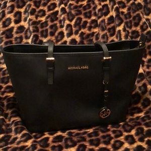 Michael Kors Jet Set Medium Tote